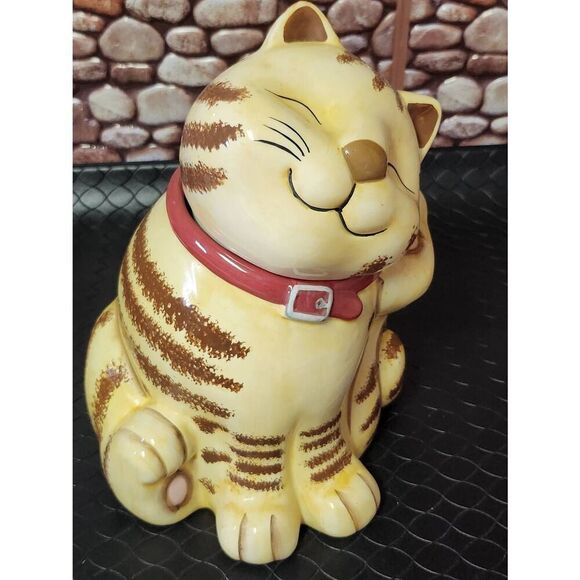 GKAO Tabby Cat Kitten Smiling Scratching Cookie Jar - Picture 5 of 10